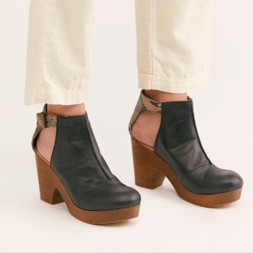 FREE PEOPLE Amber Orchard Black & Reptile Platform Ankle Open Clog Bootie EUC - Picture 5 of 16